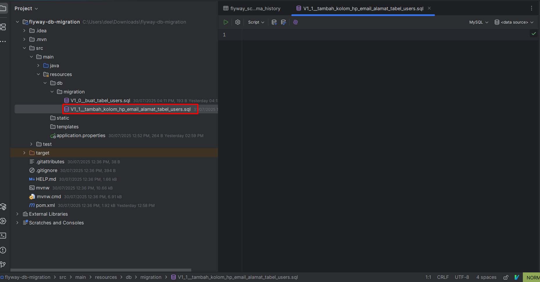 Gambar file V1_1__tambah_kolom_hp_email_alamat_tabel_users.sql pada Intellij IDEA.